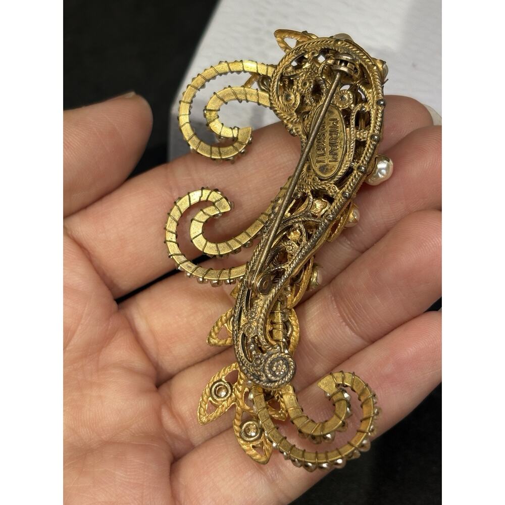 Vintage Miriam Haskell Signed Gold Tone Pearl Filigree Feather Scroll Brooch Pin - Picture 6 of 9